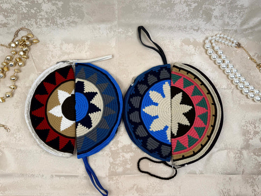 Mochila Wayuu Media Luna parejas tejida a mano por artesanas Wayuu en La Guajira Colombia.