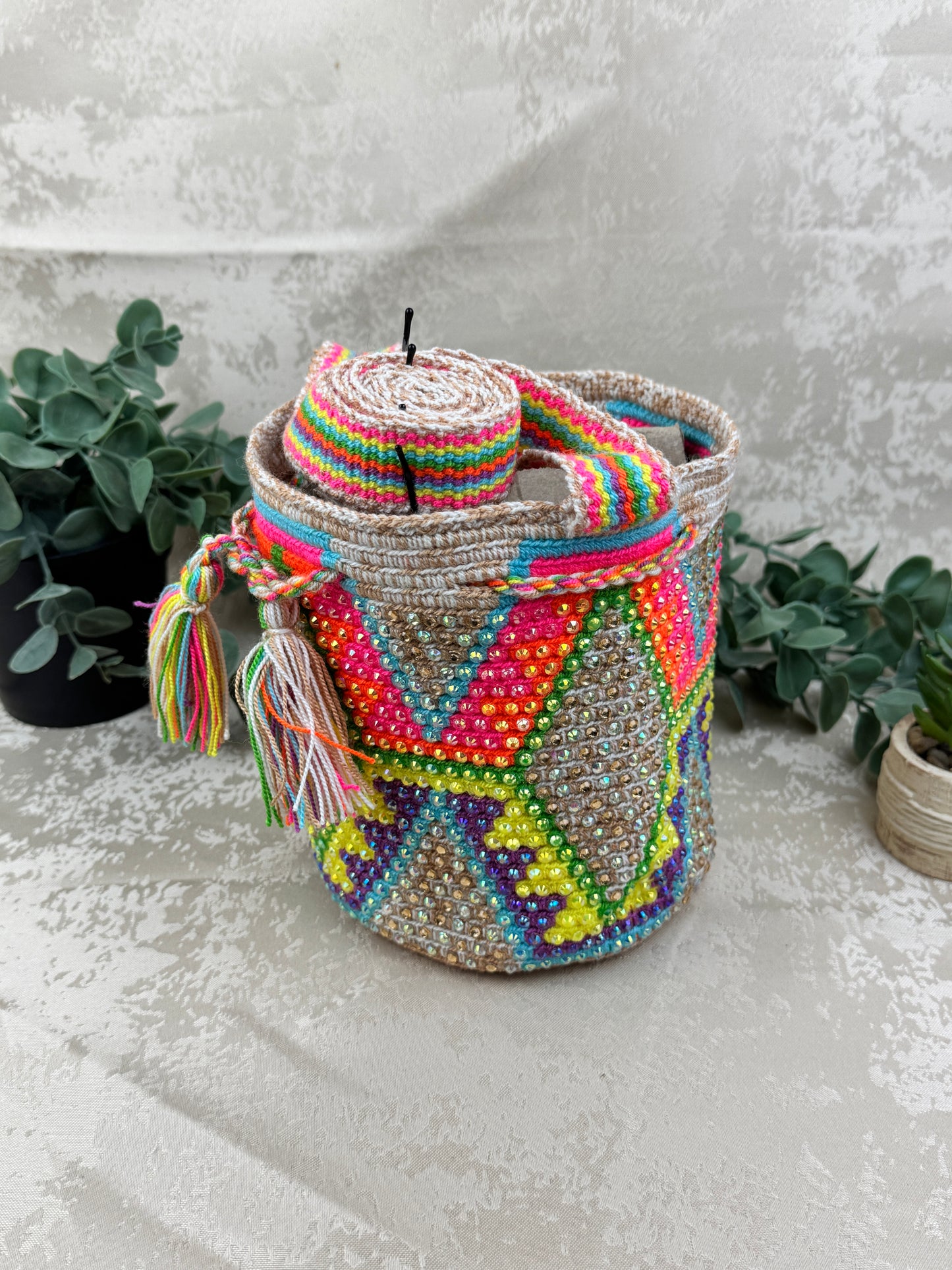 Correa tejida a mano de mochila Wayuu Susuchón edición brillante artesanal.