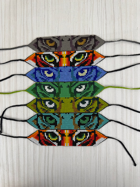 Pulsera artesanal de ojo de tigre edición limitada hecha a mano.
