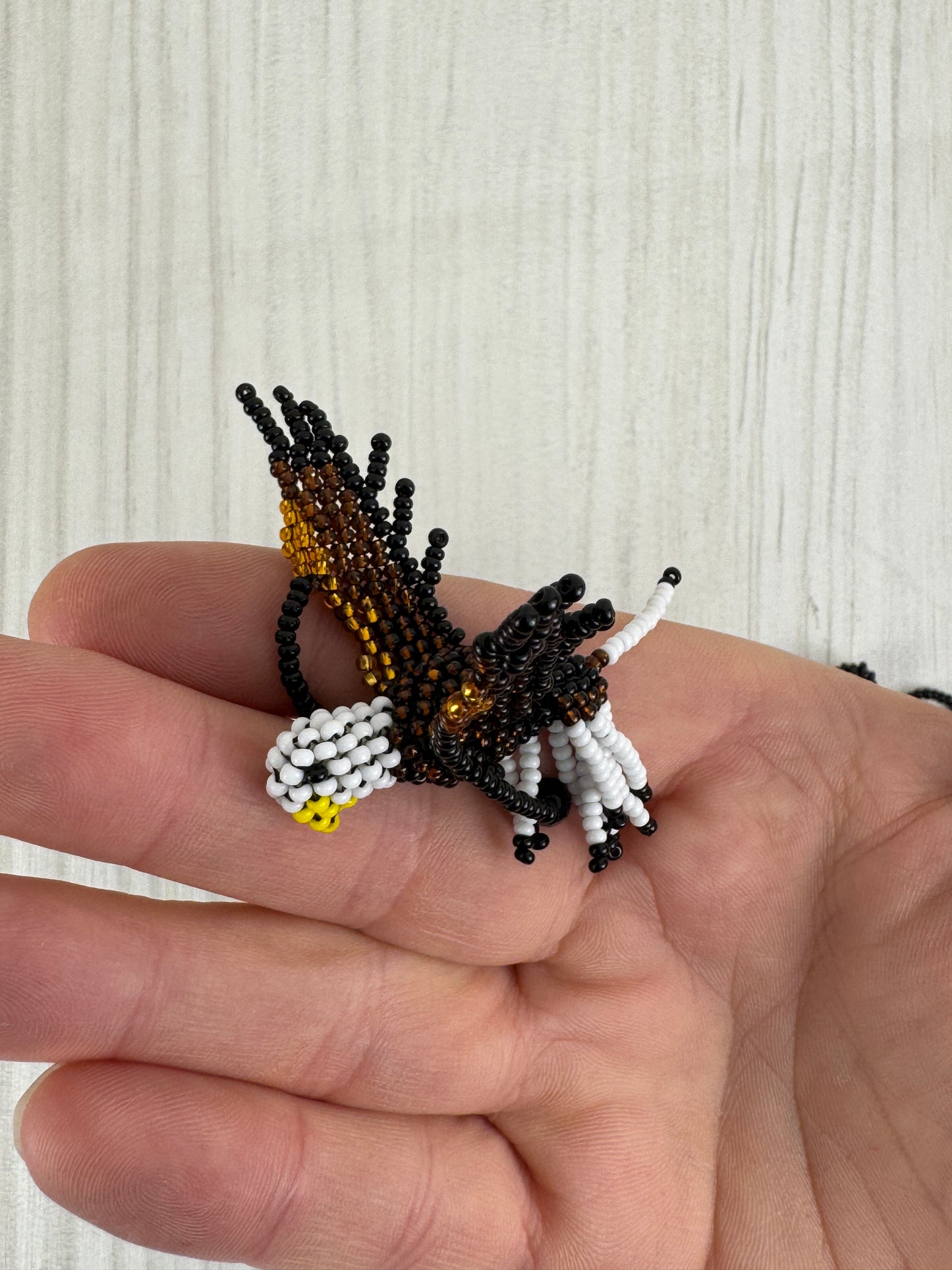 Collar Pájaro Tejido a Mano – Edición Limitada