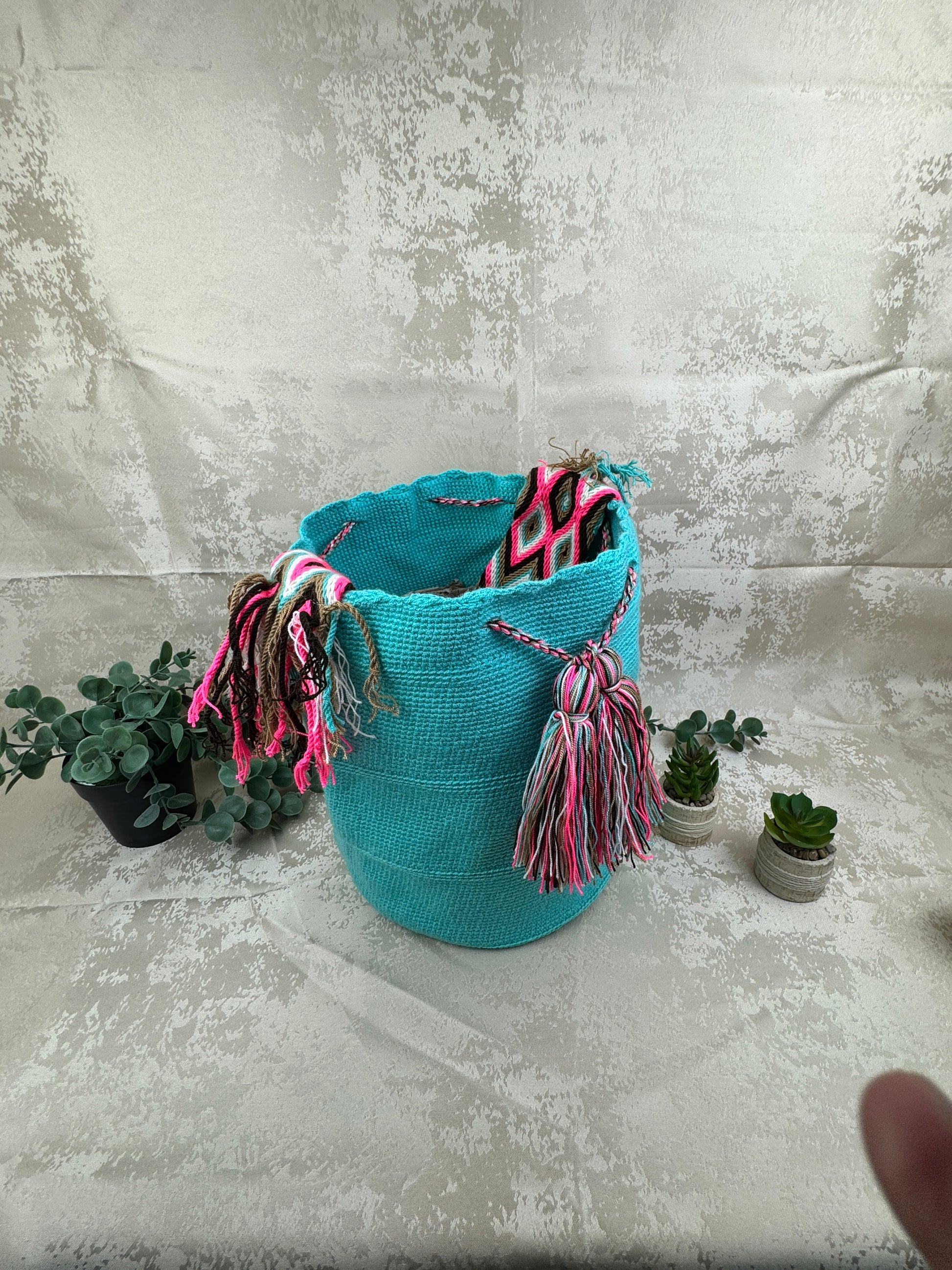 Detalle del patrón tradicional tejido en mochila Wayuu grande 2.