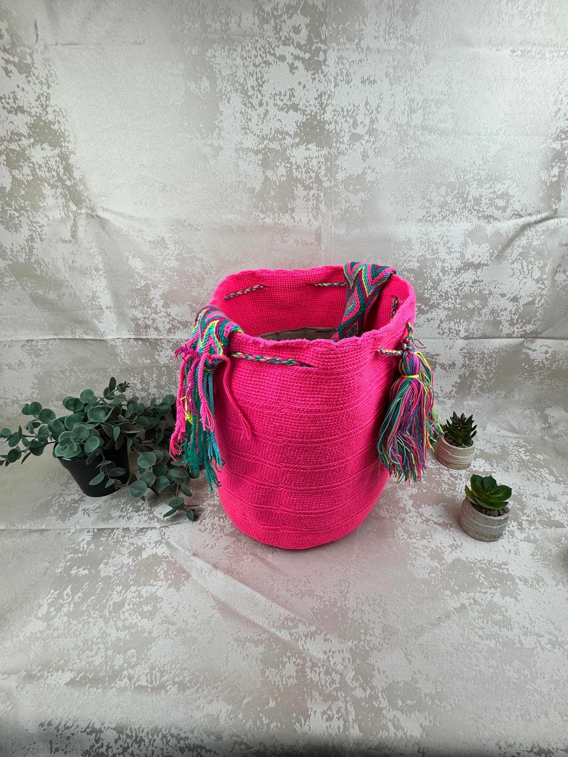 Detalle del patrón tradicional tejido en mochila Wayuu grande 5.