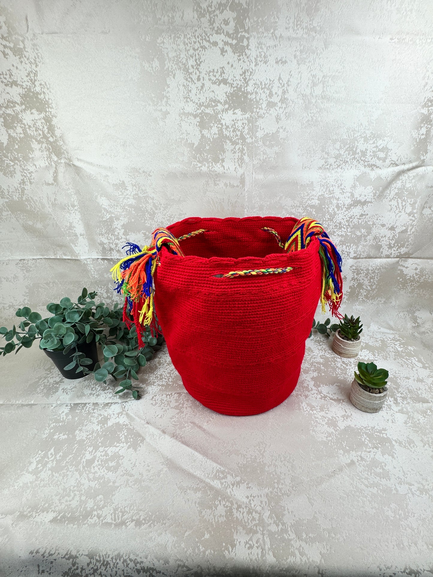 Correa tejida a mano de mochila Wayuu grande artesanal colombiana.