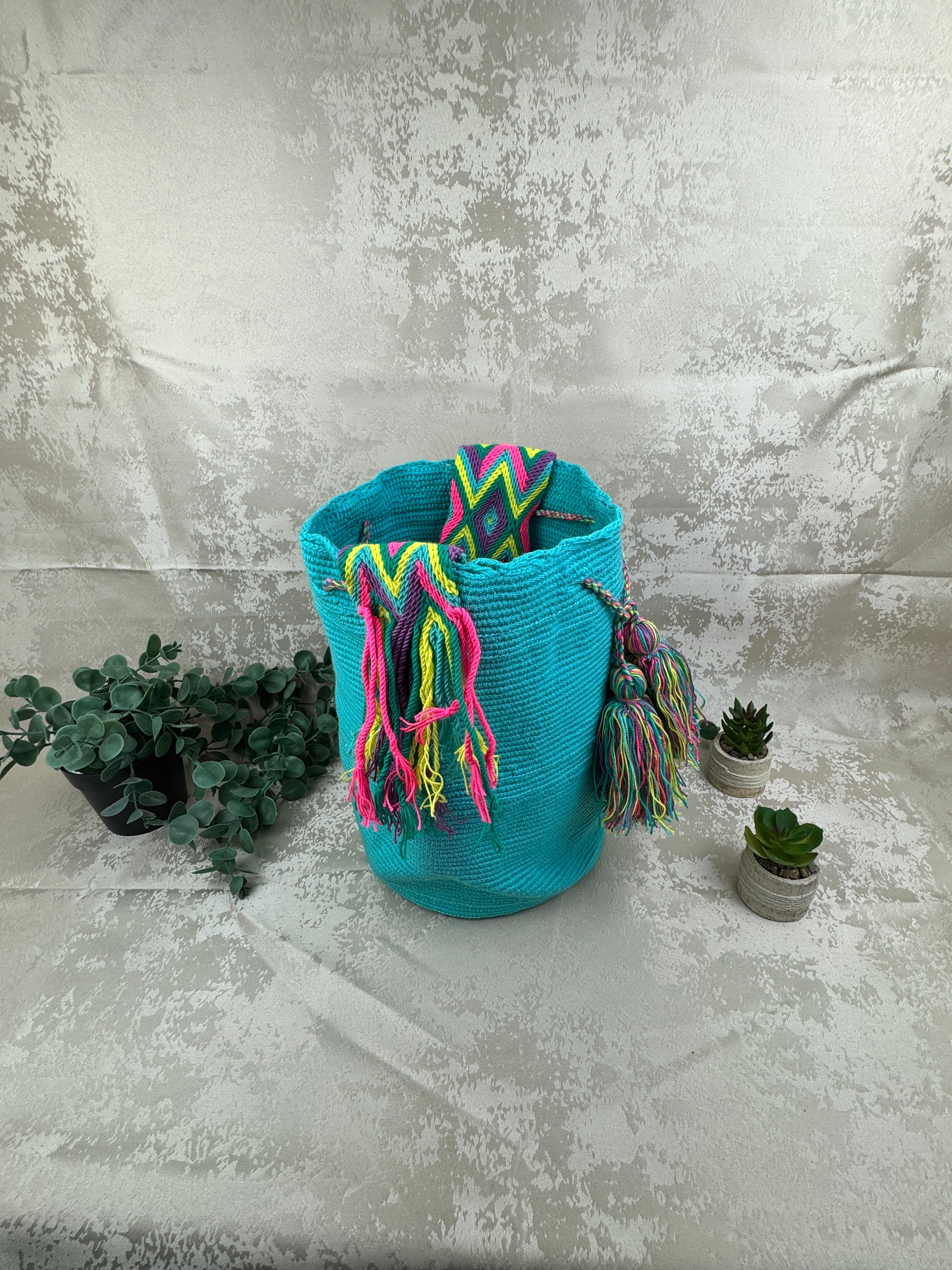 Detalle del patrón tradicional tejido en mochila Wayuu grande 7.