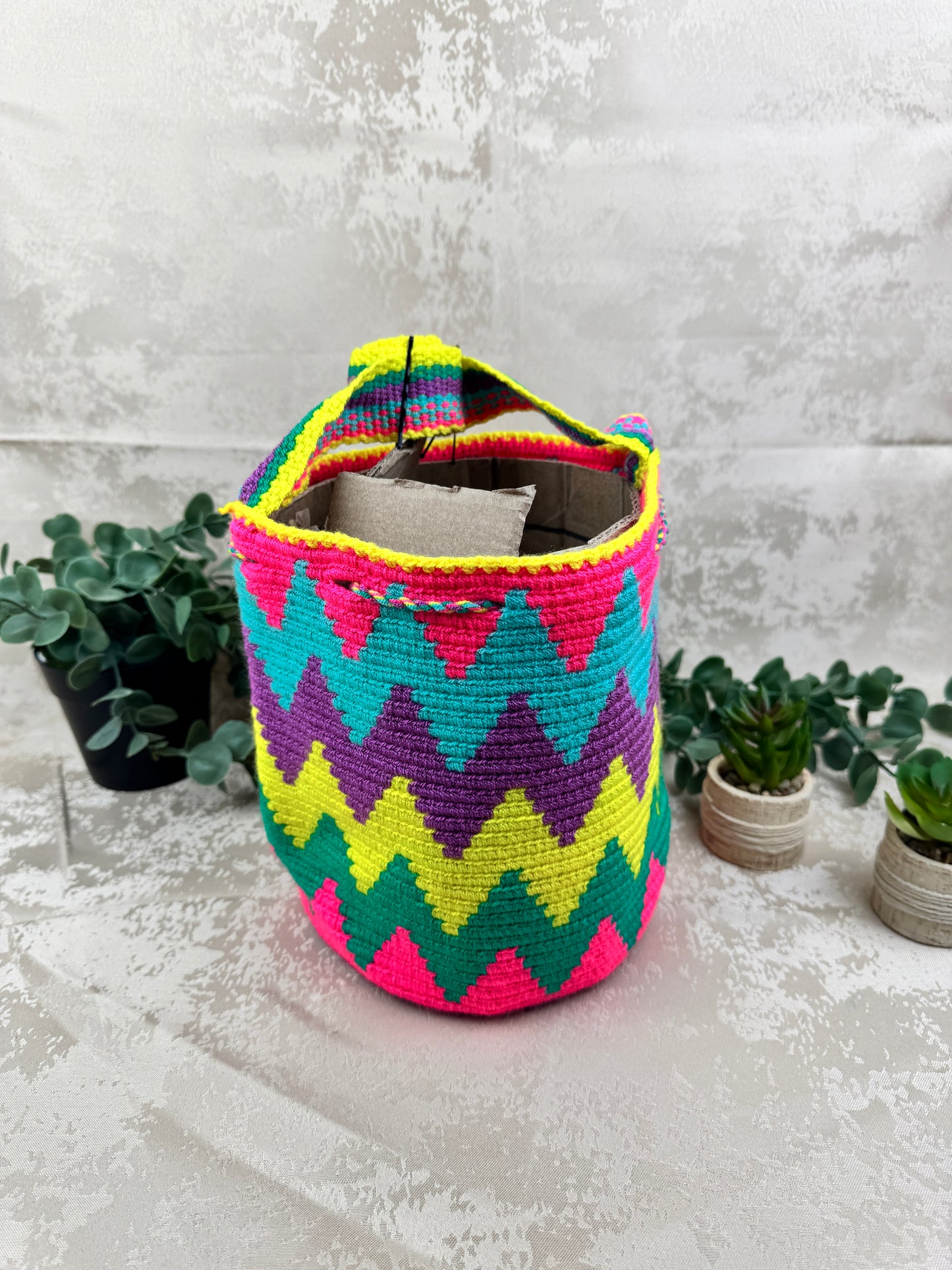 Detalle del patrón tradicional tejido en mochila Wayuu mediana 7.