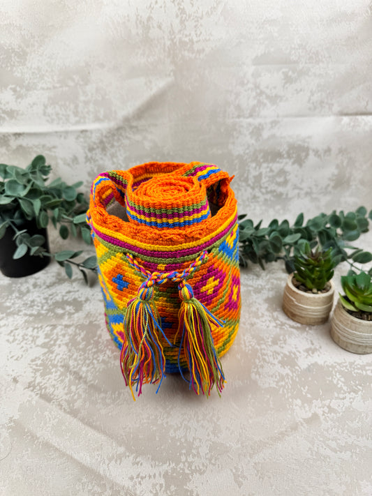 Mochila Wayuu Susuchon 0 tejida a mano por artesanas Wayuu en La Guajira Colombia.