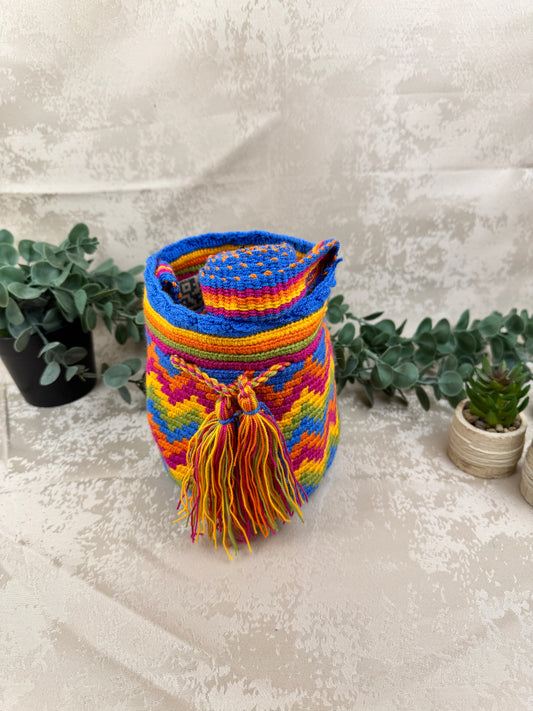 Mochila Wayuu Susuchon 10 tejida a mano por artesanas Wayuu en La Guajira Colombia.