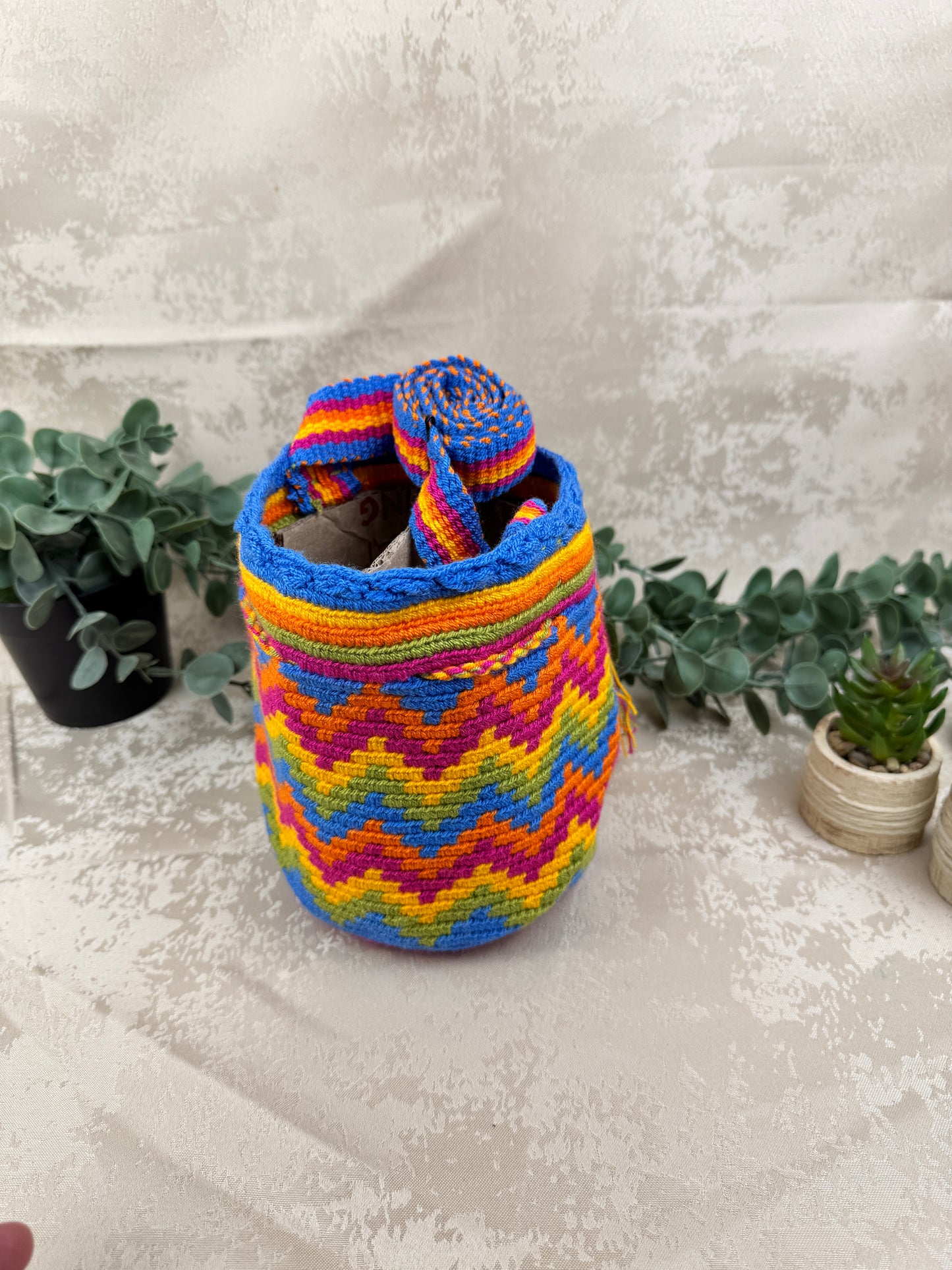 Detalle del patrón tradicional tejido en mochila Wayuu Susuchon 10.