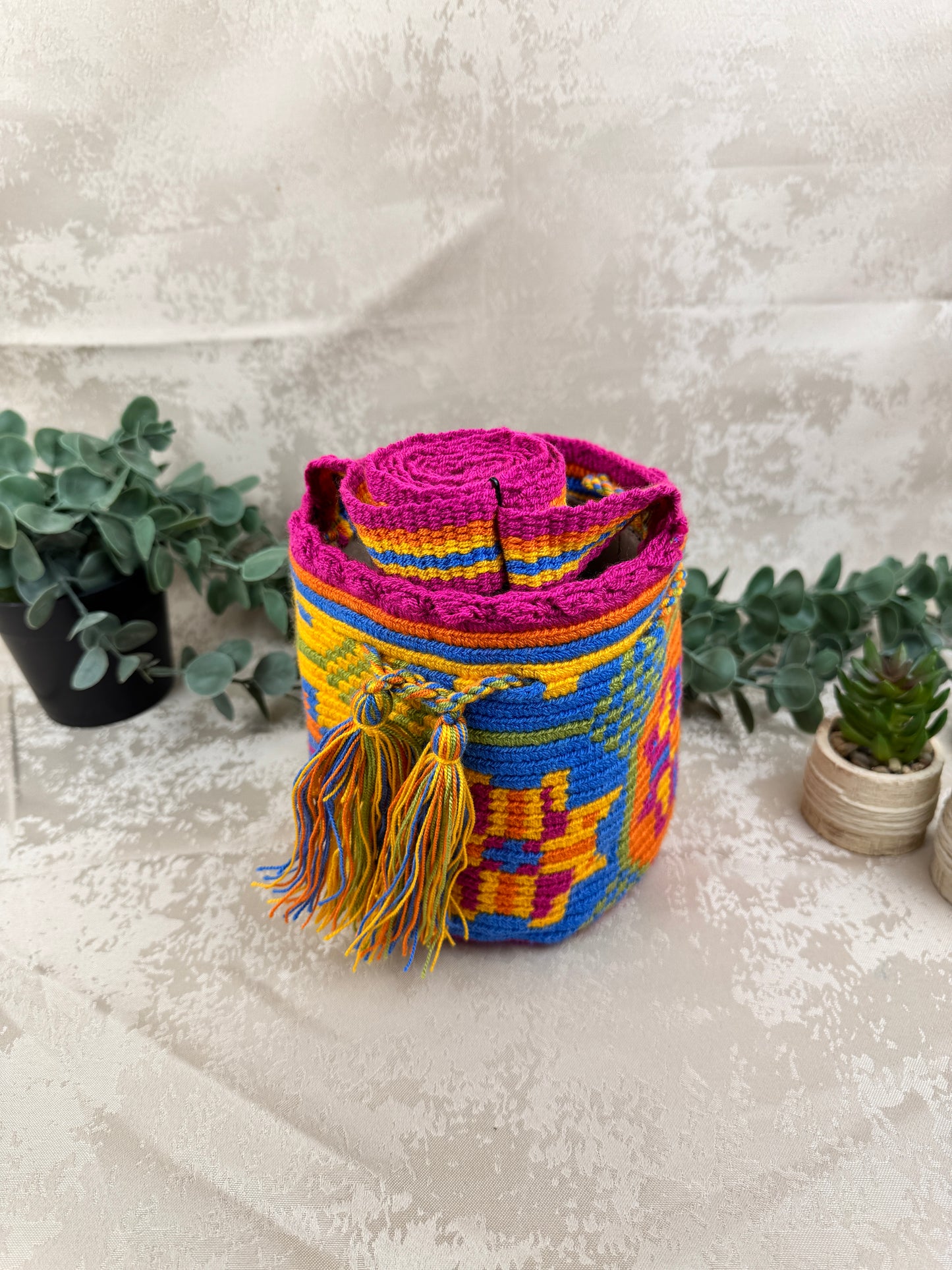 Mochila Wayuu Susuchon 11 tejida a mano por artesanas Wayuu en La Guajira Colombia.