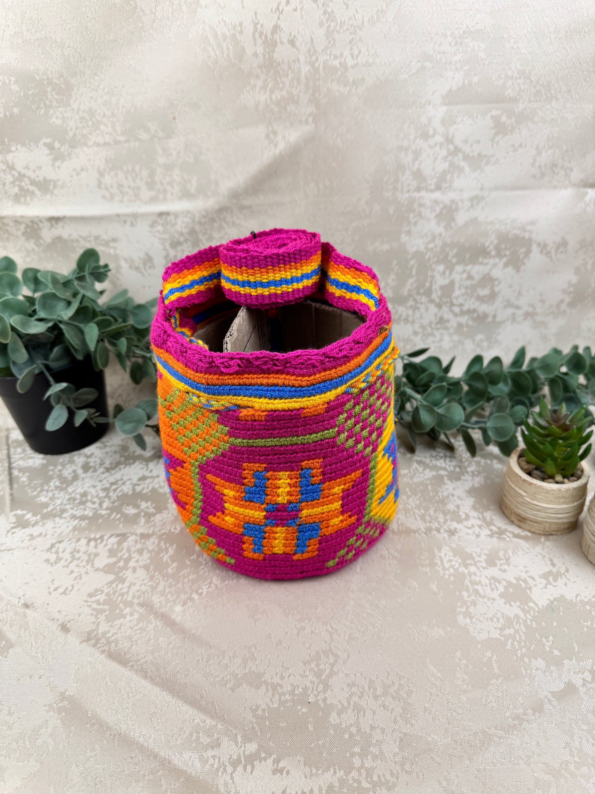 Detalle del patrón tradicional tejido en mochila Wayuu Susuchon 11.