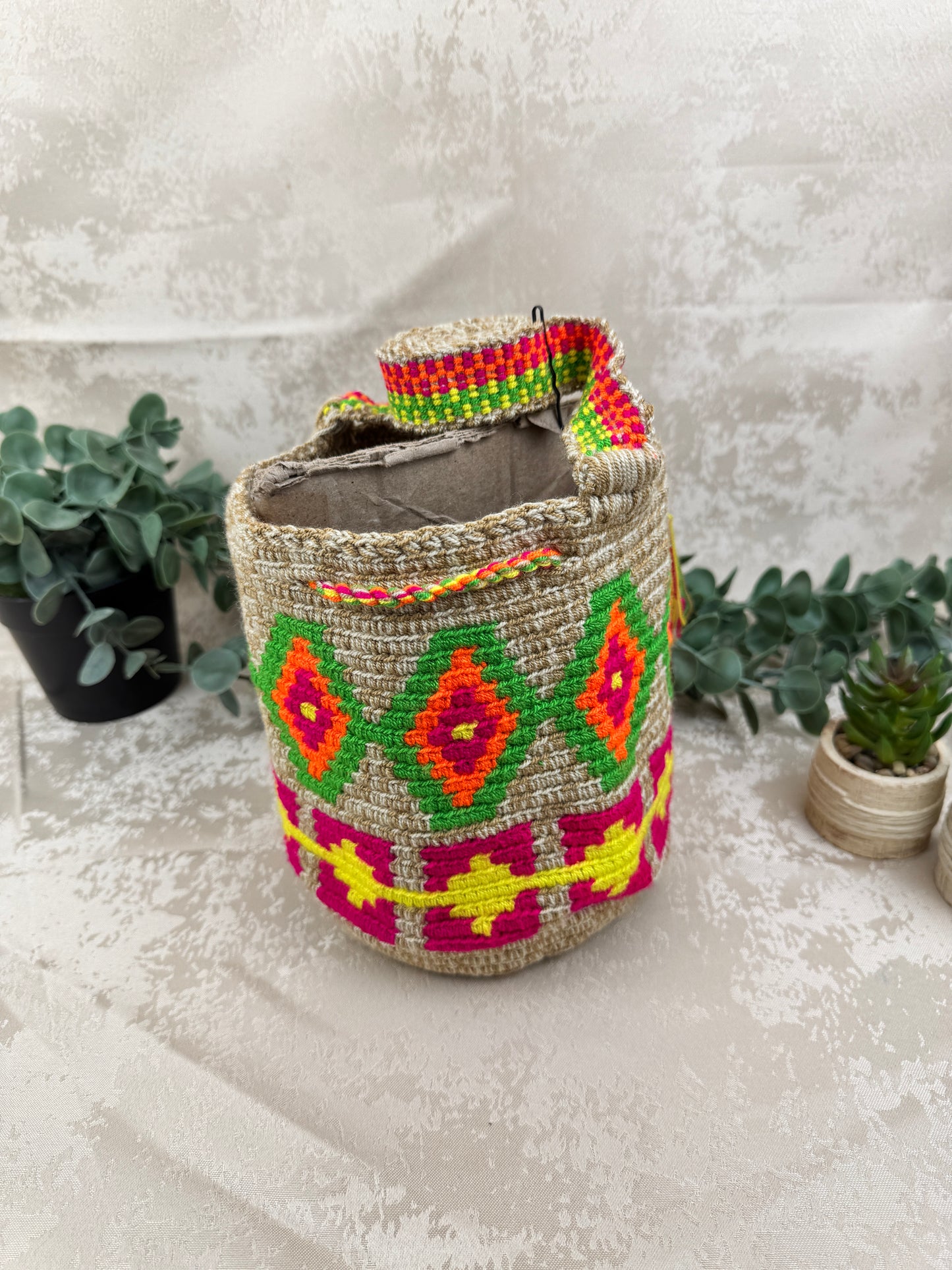 Detalle del patrón tradicional tejido en mochila Wayuu Susuchon 12.