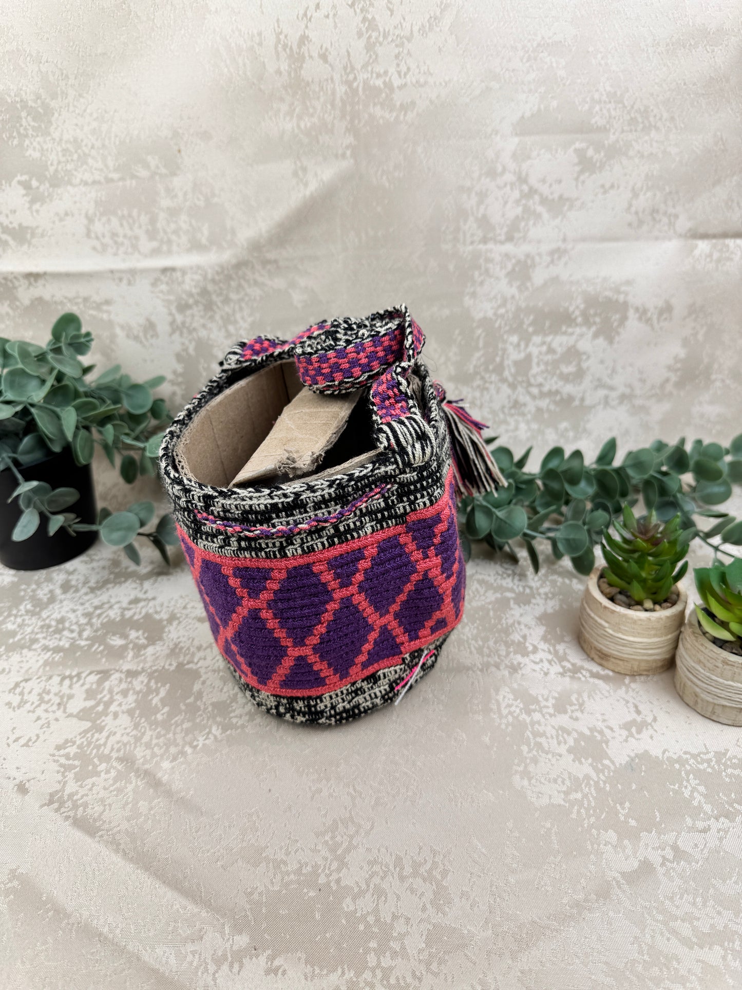 Detalle del patrón tradicional tejido en mochila Wayuu Susuchon 15.