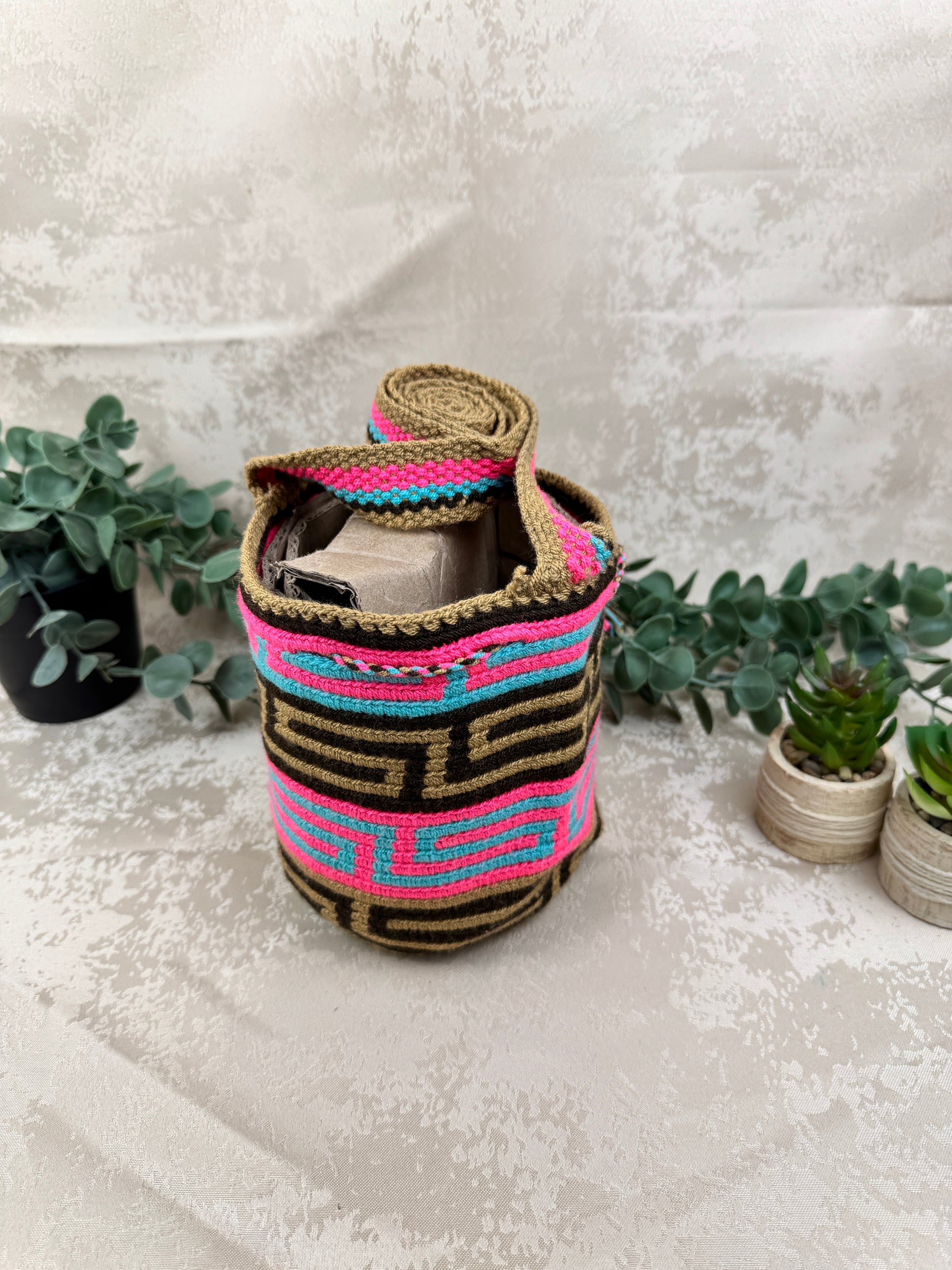 Detalle del patrón tradicional tejido en mochila Wayuu Susuchon 17.
