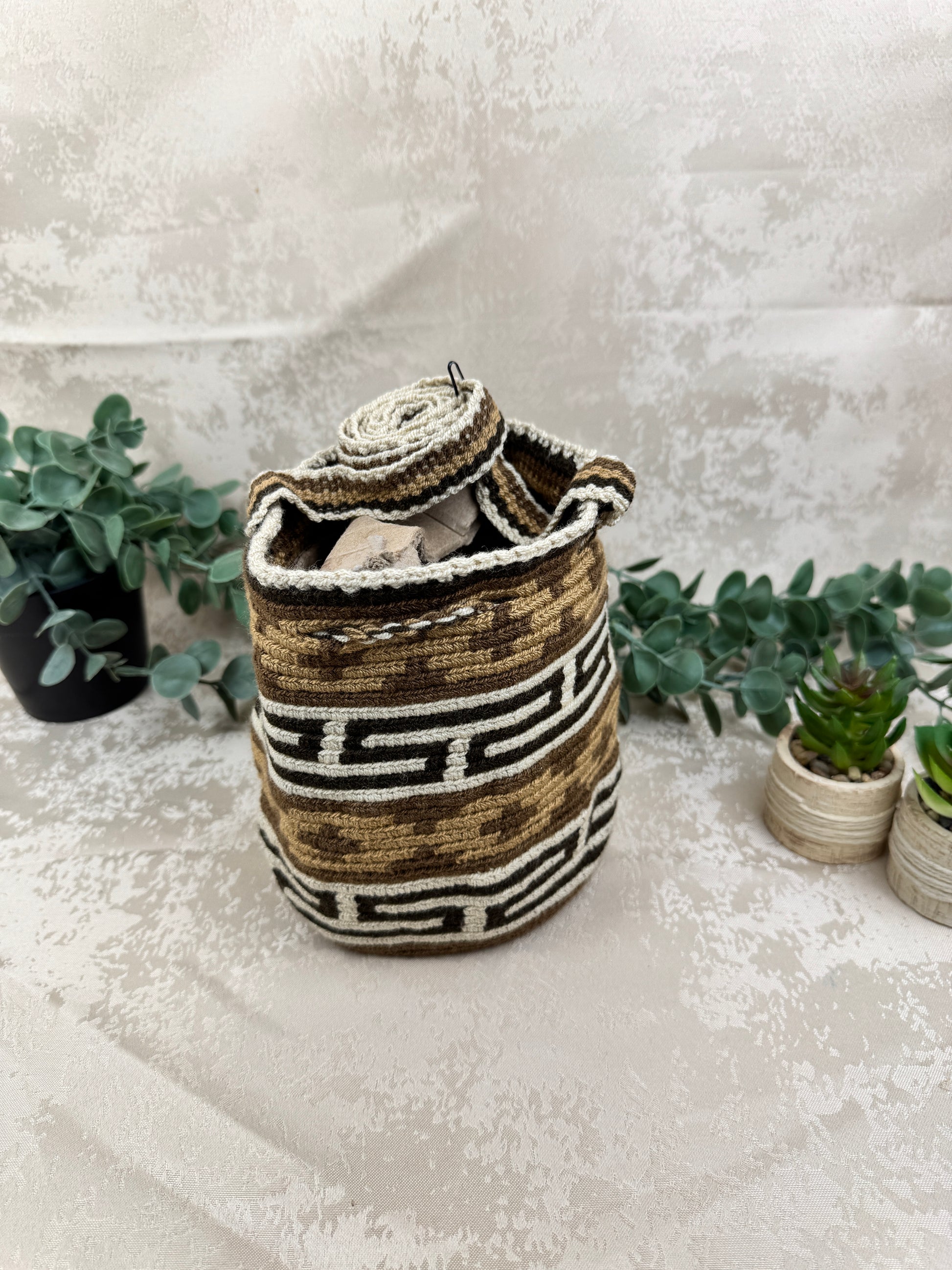 Detalle del patrón tradicional tejido en mochila Wayuu Susuchon 19.