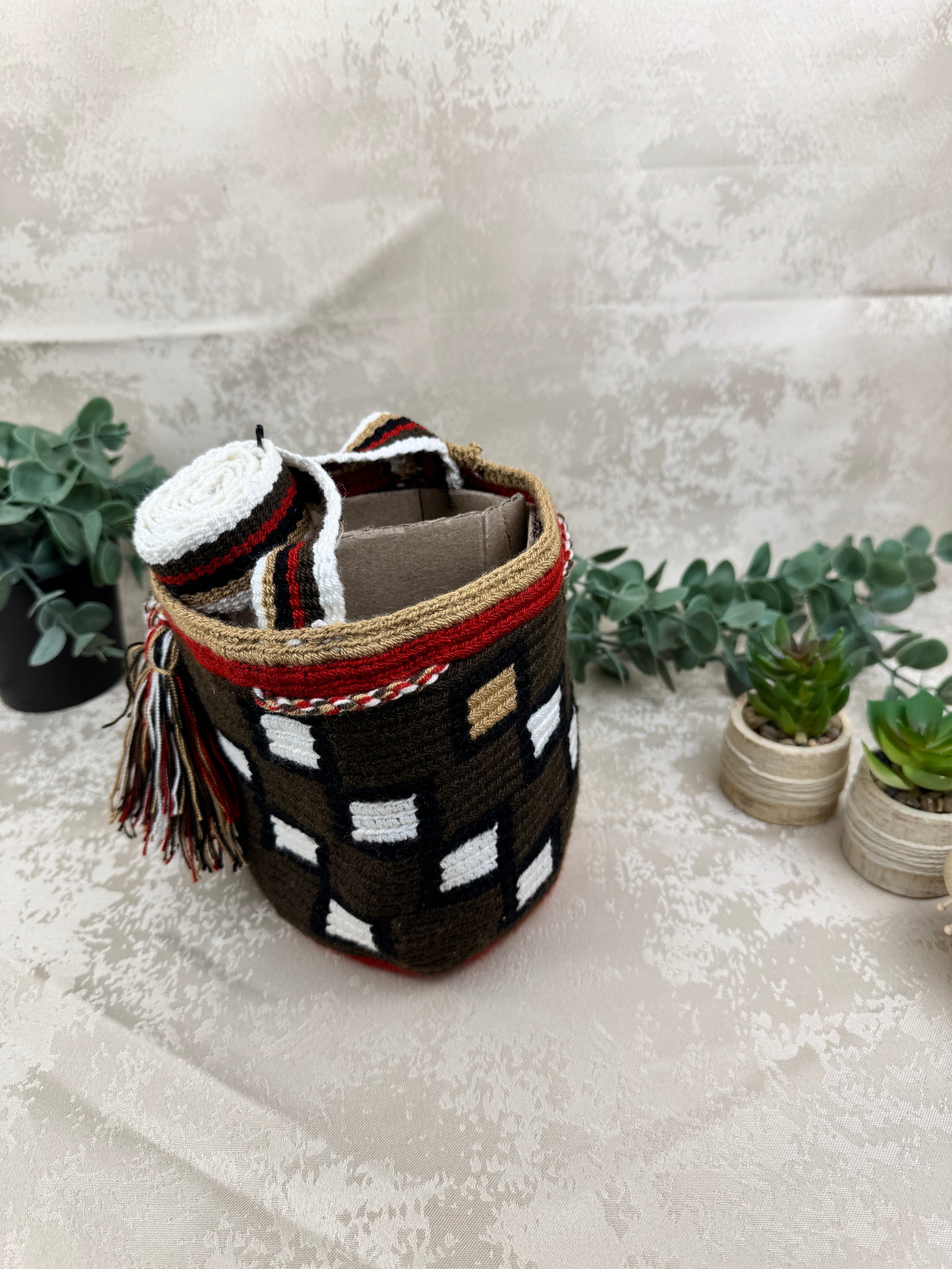 Detalle del patrón tradicional tejido en mochila Wayuu Susuchon 2.