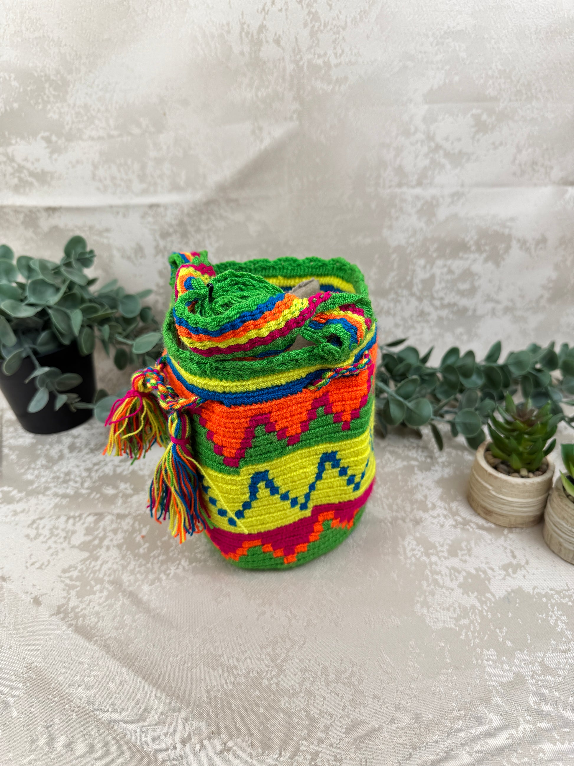 Mochila Wayuu Susuchon 21 tejida a mano por artesanas Wayuu en La Guajira Colombia