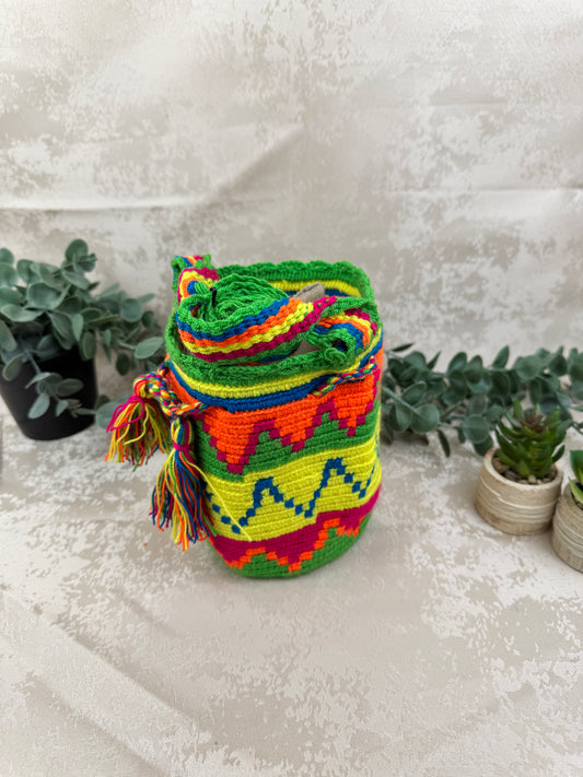 Mochila Wayuu Susuchon 21 tejida a mano por artesanas Wayuu en La Guajira Colombia