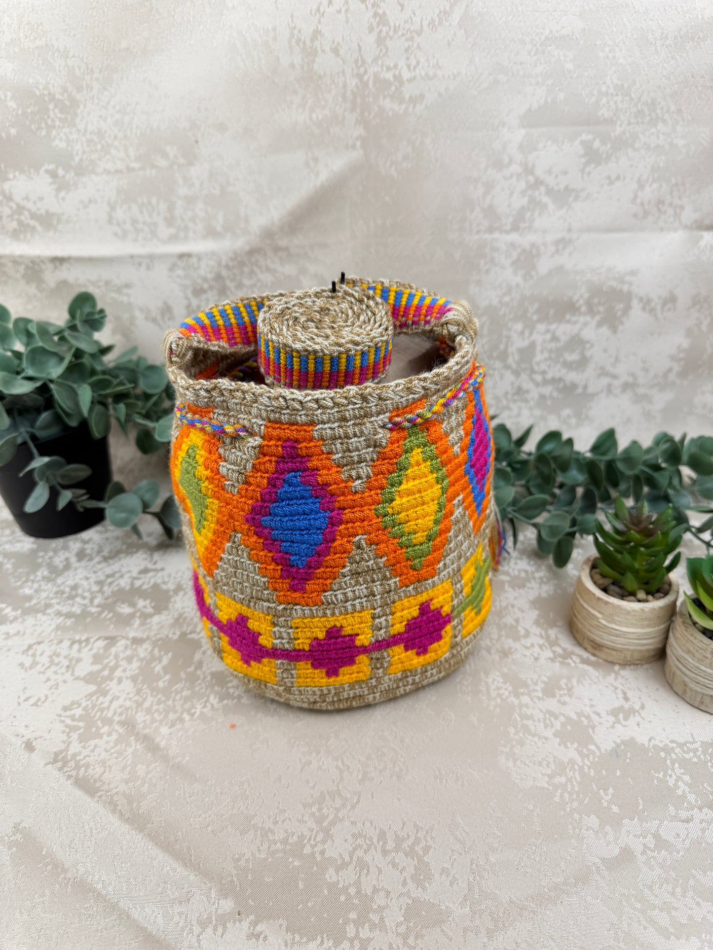 Detalle del patrón tradicional tejido en mochila Wayuu Susuchon 25.