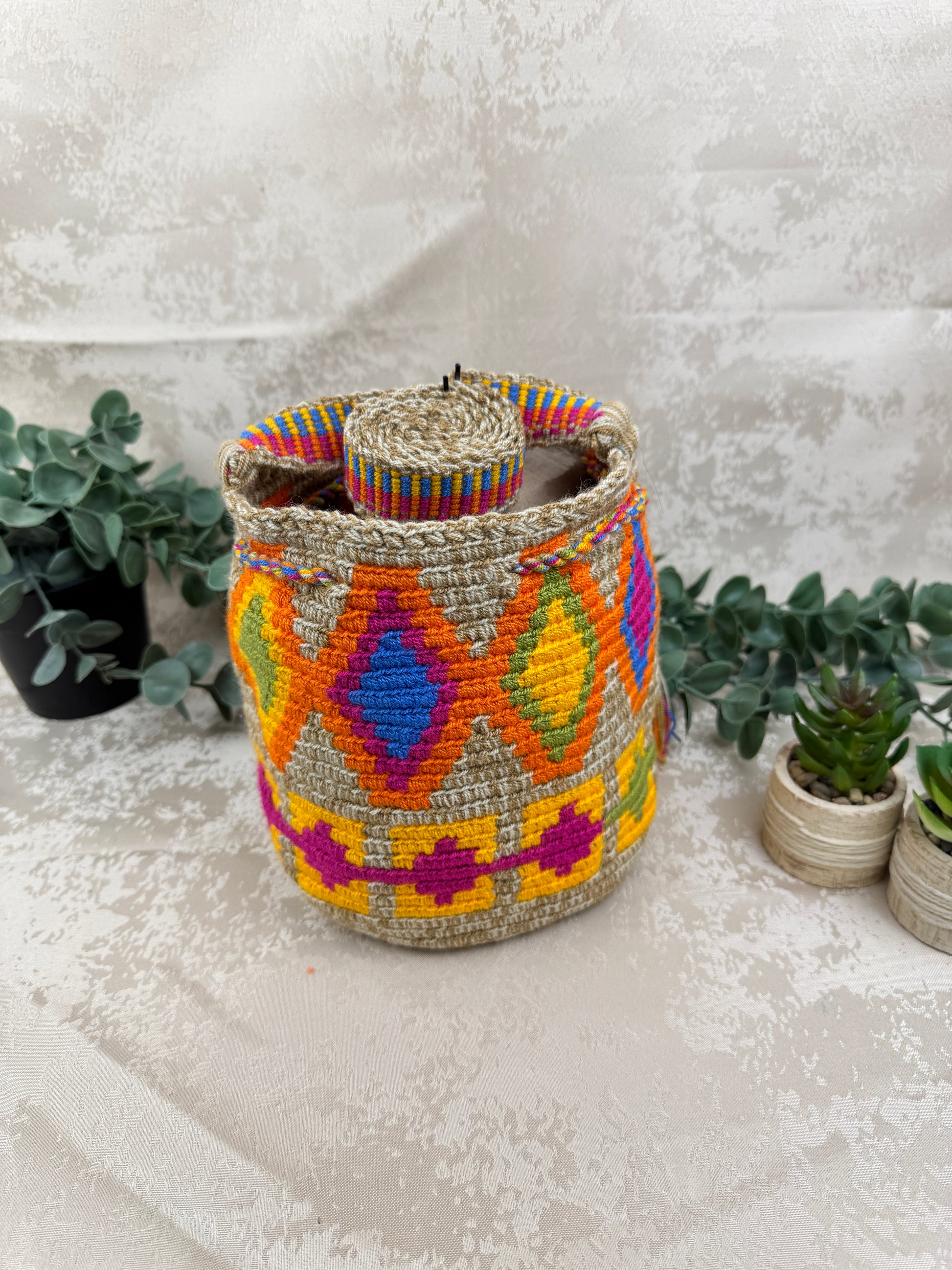 Detalle del patrón tradicional tejido en mochila Wayuu Susuchon 25.