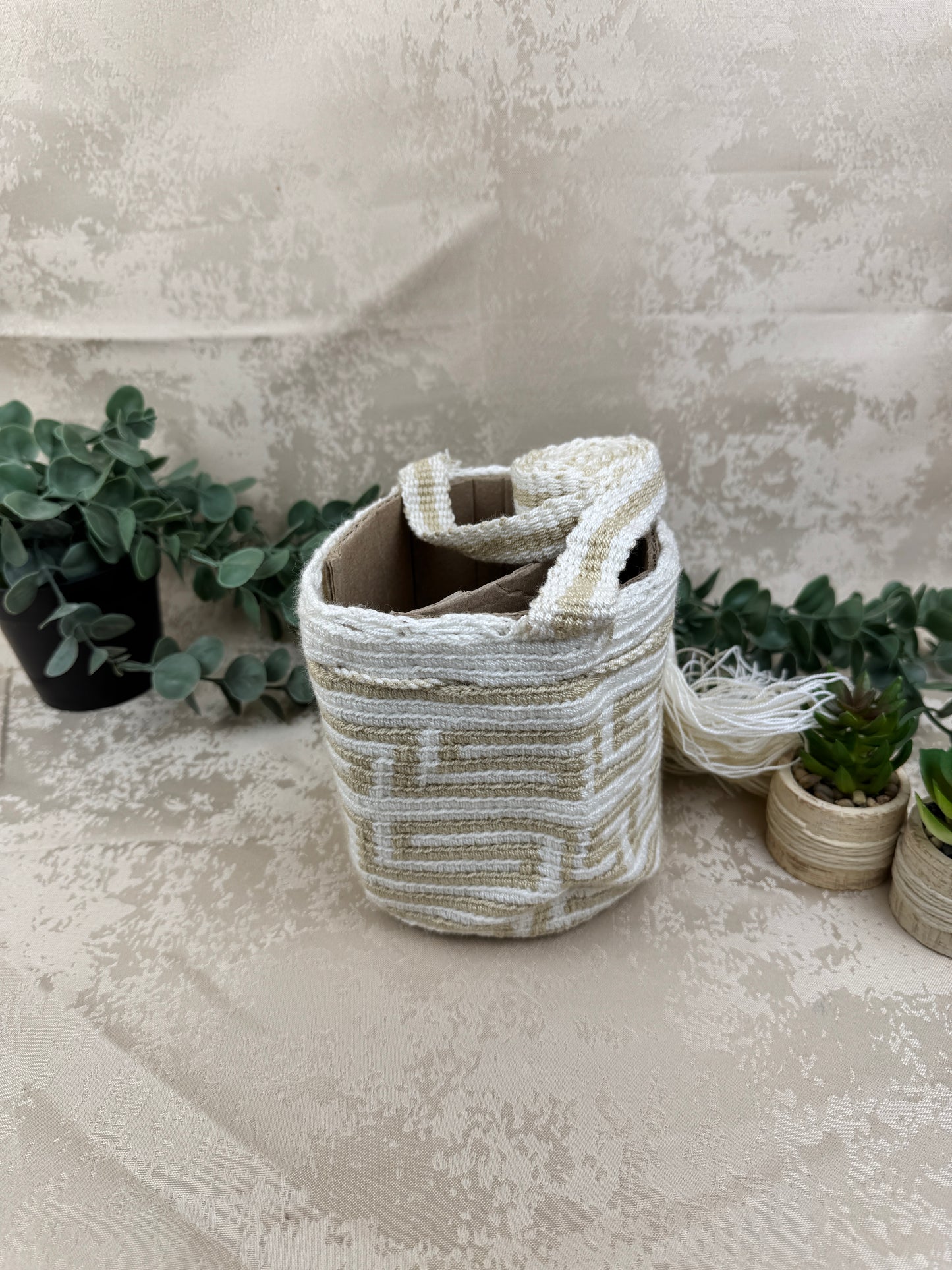 Detalle del patrón tradicional tejido en mochila Wayuu Susuchon 26.
