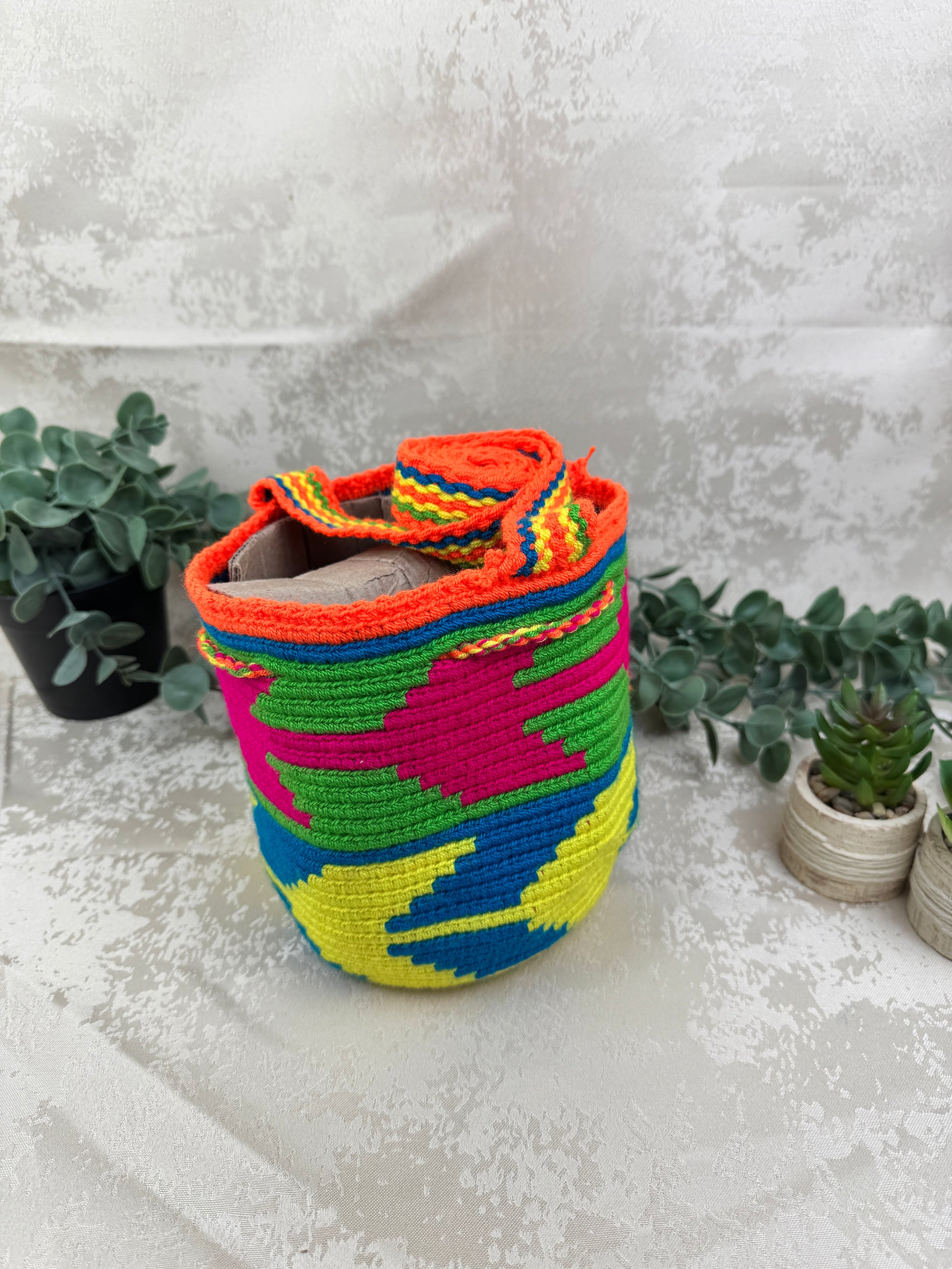 Detalle del patrón tradicional tejido en mochila Wayuu Susuchon 27.