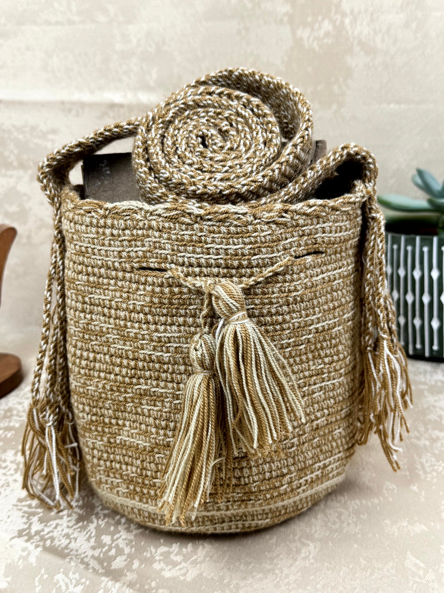 Mochila Wayuu Susuchon 28 tejida a mano por artesanas Wayuu en La Guajira Colombia.