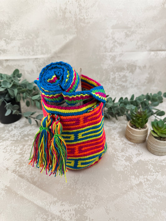 Mochila Wayuu Susuchon 4 tejida a mano por artesanas Wayuu en La Guajira Colombia.