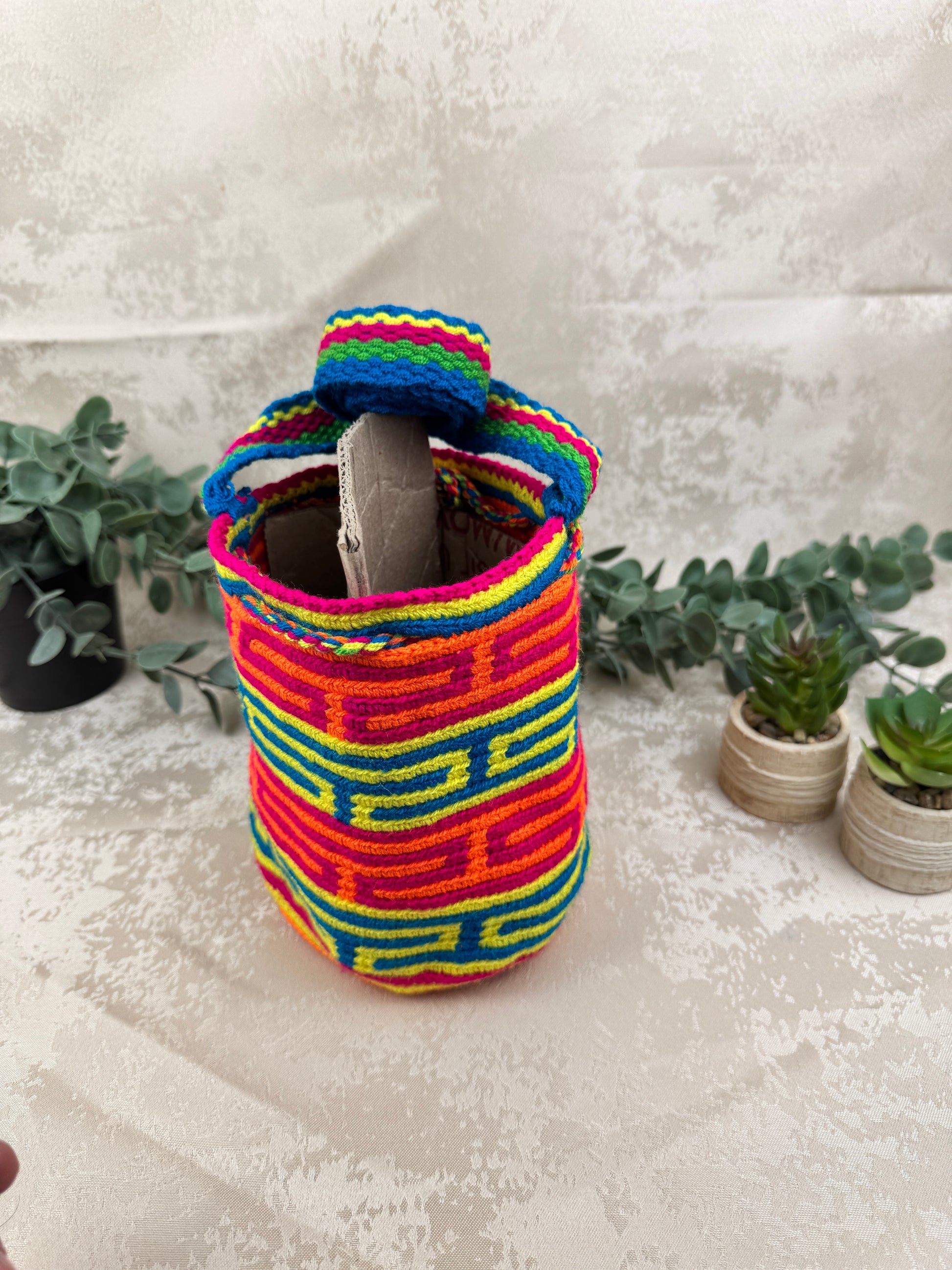 Detalle del patrón tradicional tejido en mochila Wayuu Susuchon 4.