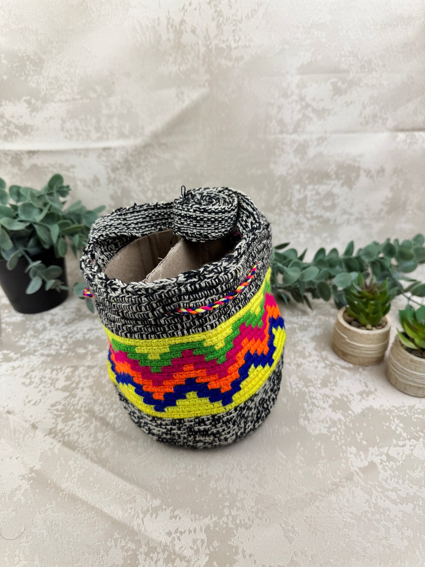 Detalle del patrón tradicional tejido en mochila Wayuu Susuchon 6.