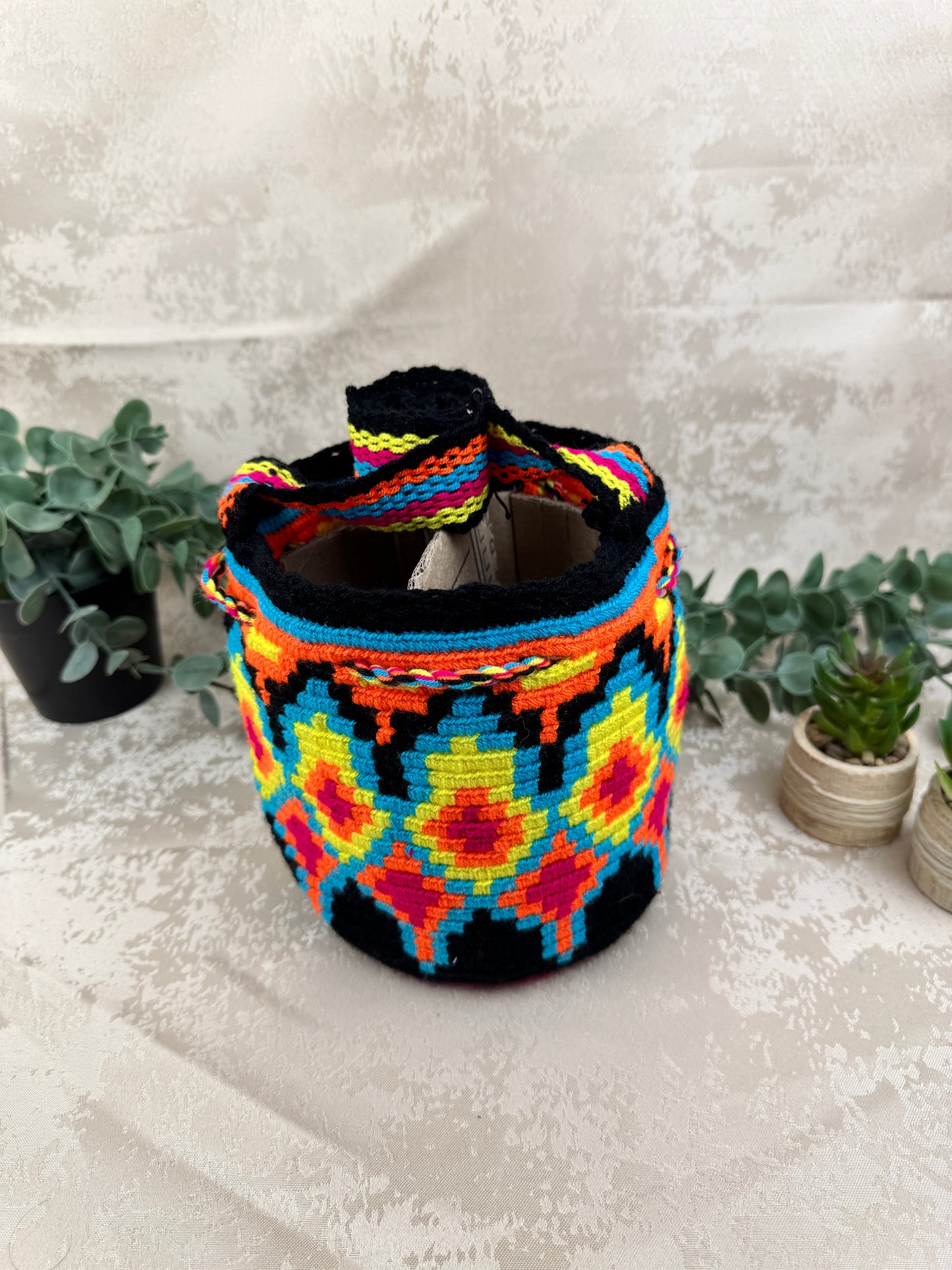 Correa tejida a mano de mochila Wayuu Susuchon artesanal colombiana.Correa tejida a mano de mochila Wayuu Susuchon artesanal colombiana.