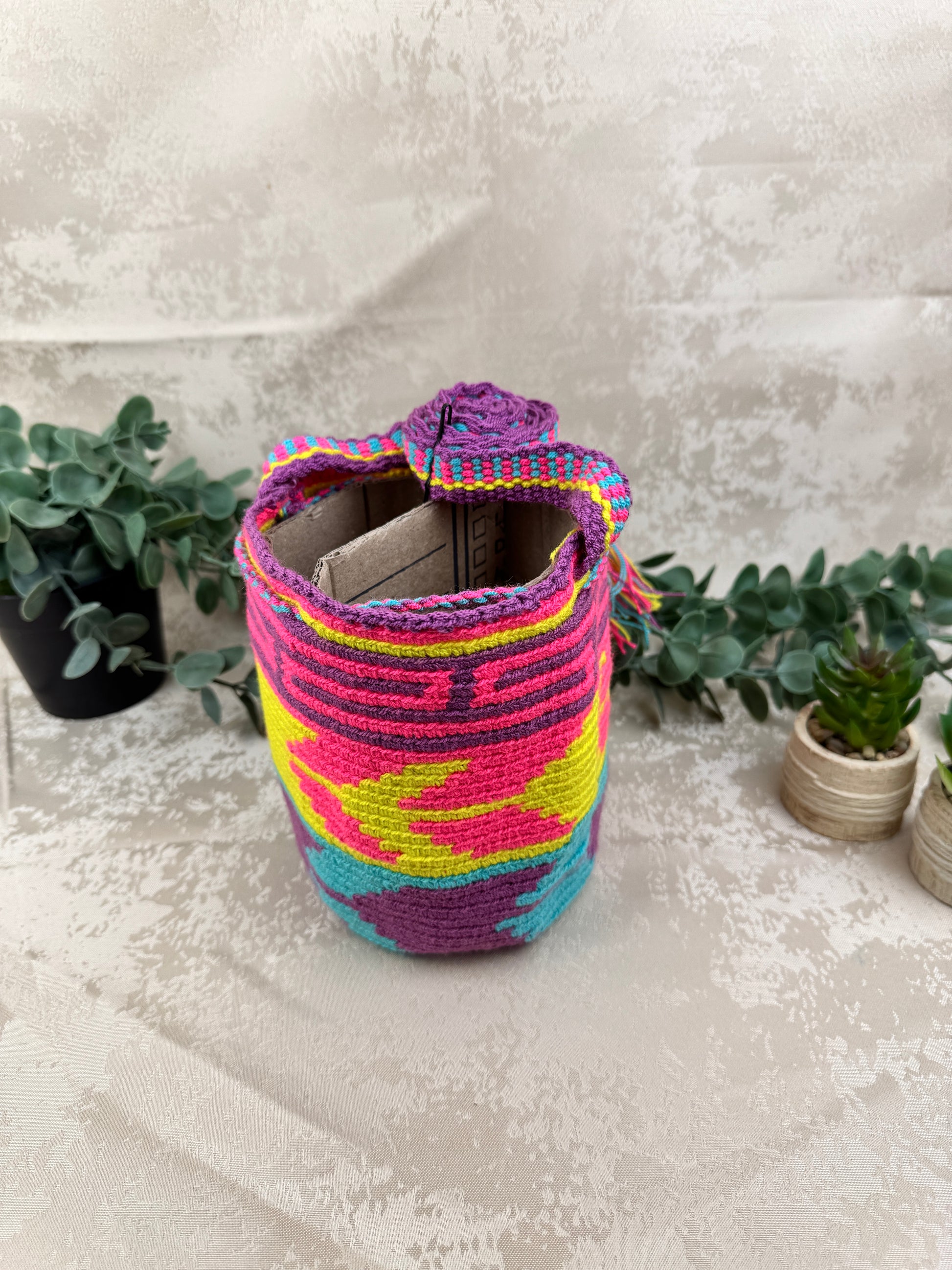 Detalle del patrón tradicional tejido en mochila Wayuu Susuchon 8.