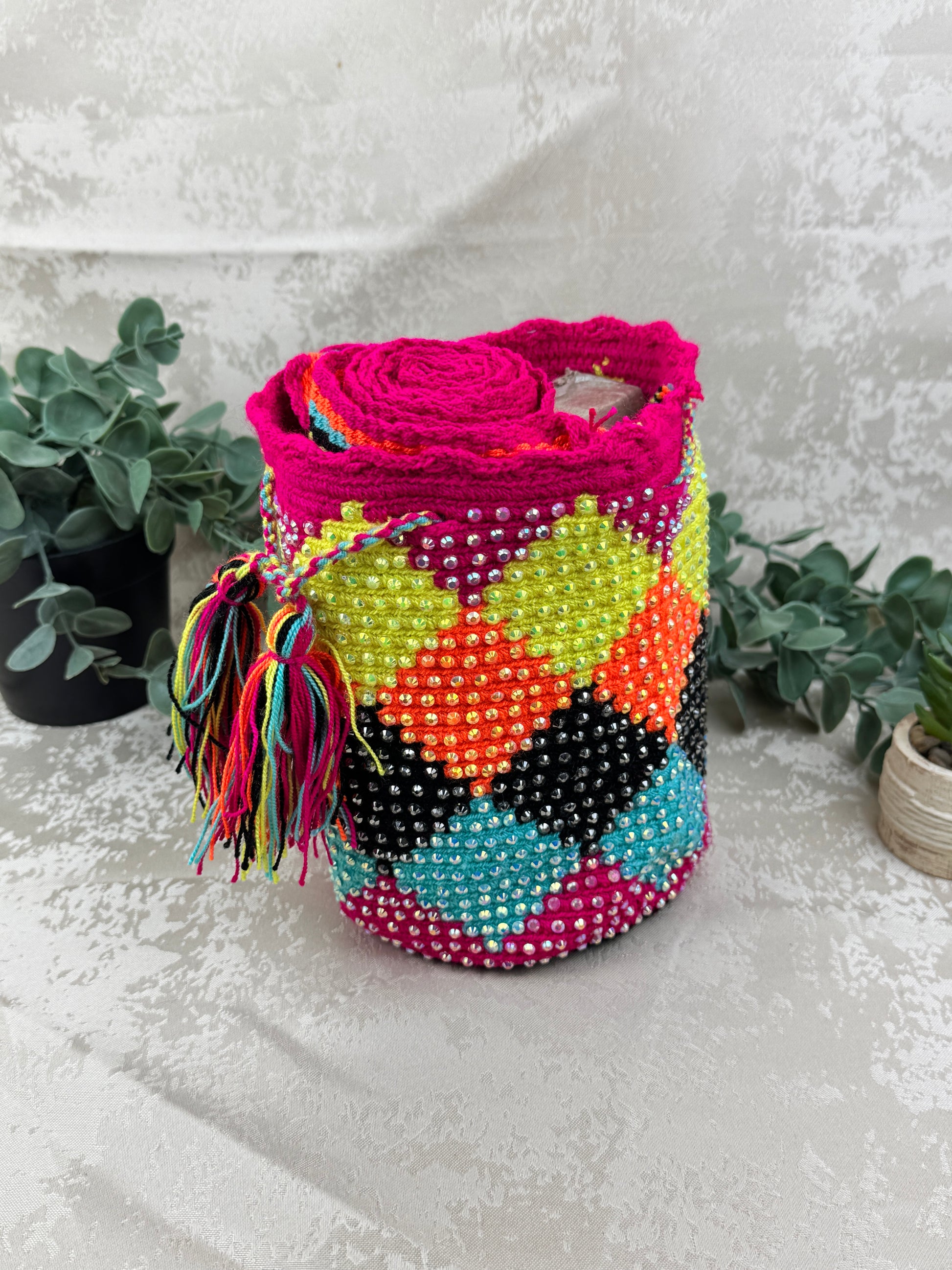 Correa tejida a mano de mochila Wayuu Susuchón edición brillante artesanal.