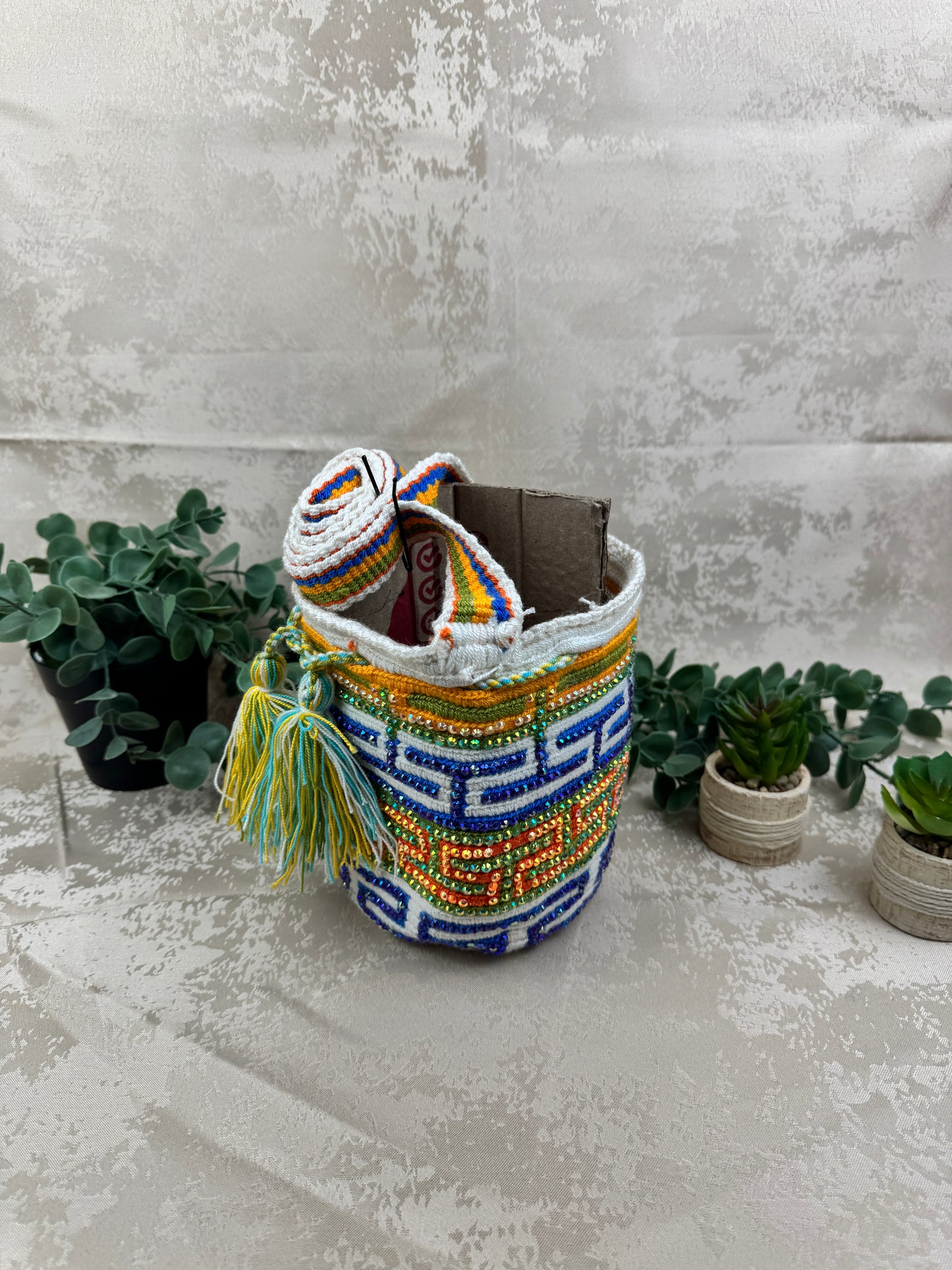 Detalle del tejido artesanal Susuchón en mochila Wayuu.