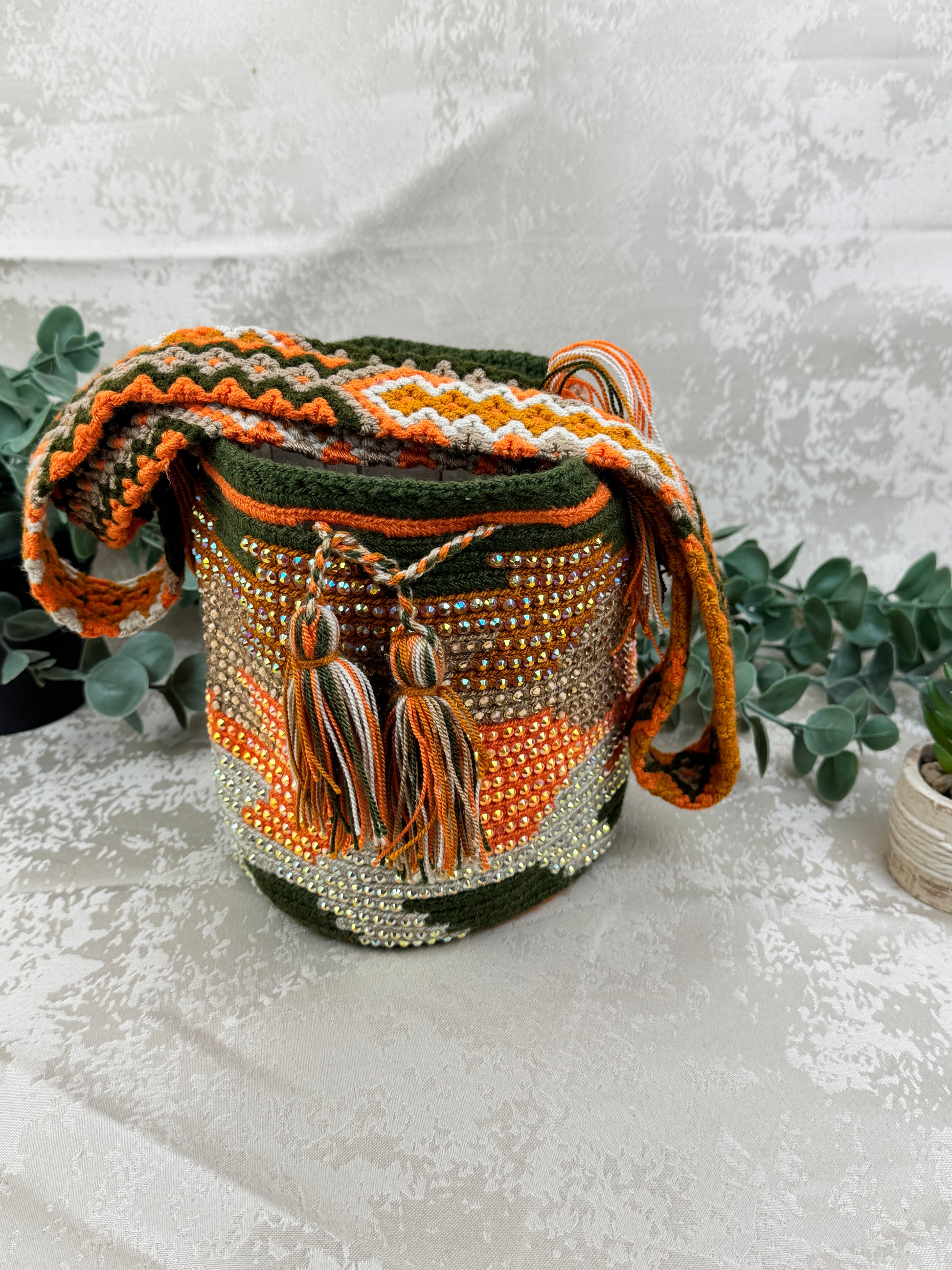 Mochila Wayuu Susuchón edición brillante 3 tejida a mano por artesanas Wayuu en La Guajira Colombia.