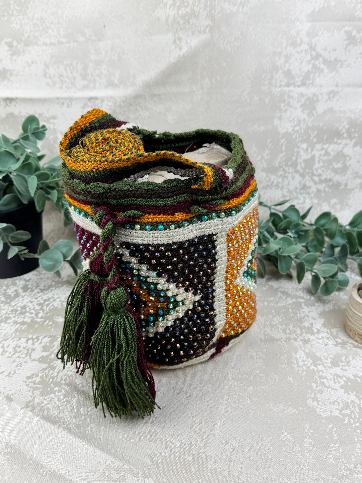 Mochila Wayuu Susuchón edición brillante 4 tejida a mano por artesanas Wayuu en La Guajira Colombia.
