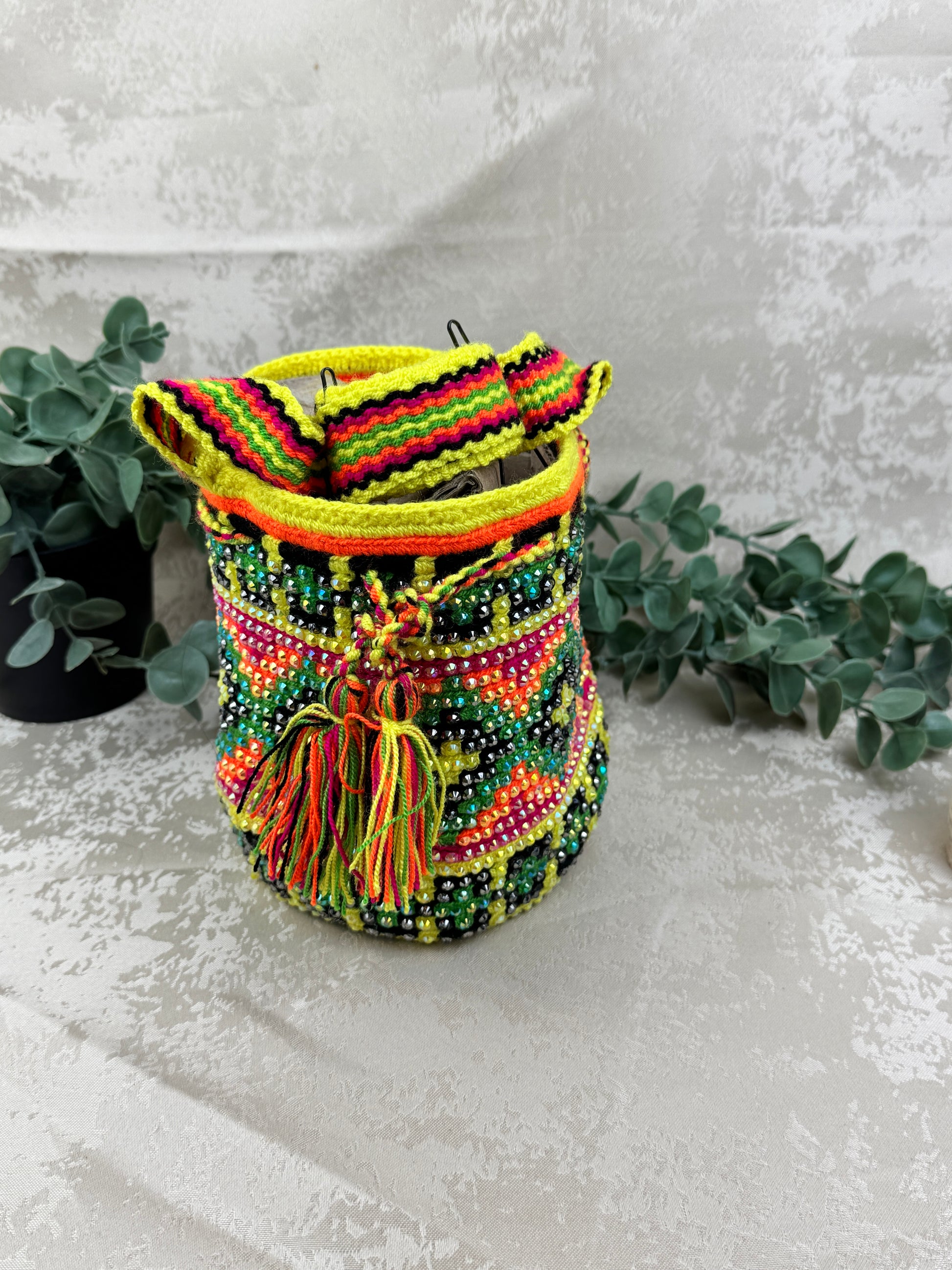 Mochila Wayuu Susuchón edición brillante 5 tejida a mano por artesanas Wayuu en La Guajira Colombia.